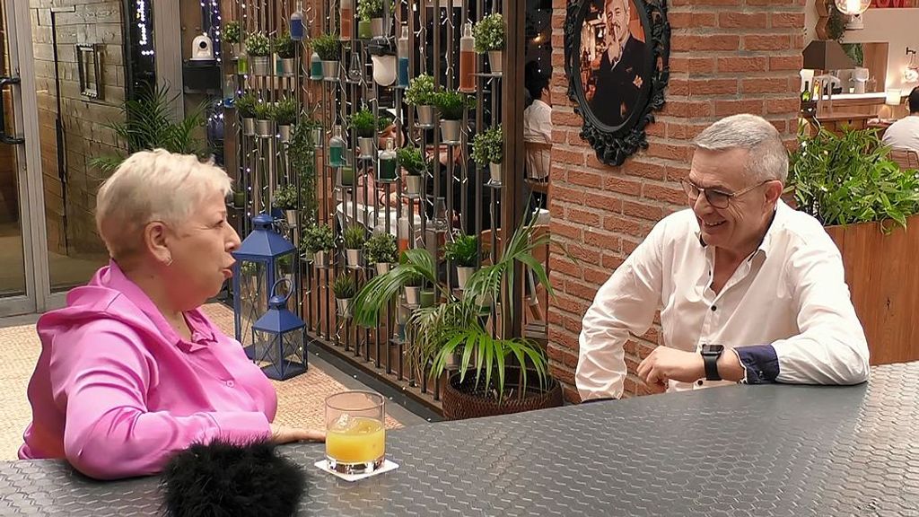 Pilar y Ángel durante su cita en 'First Dates'