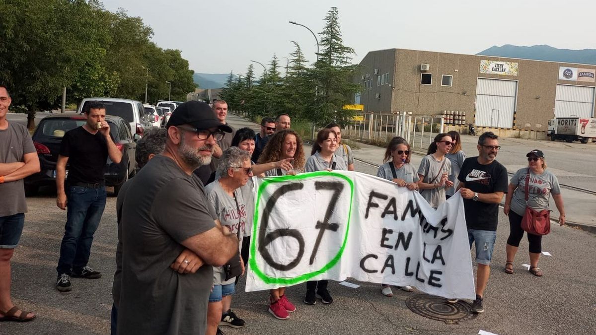 Trabajadores se manifiestan contra cierre Gütermann en Santa Maria de Palautordera