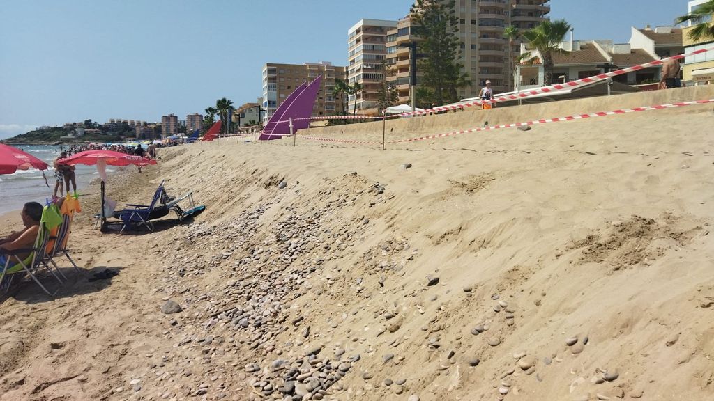 La regresión marina deja prácticamente sin costa una parte de la playa Morro de Gos de Oropesa