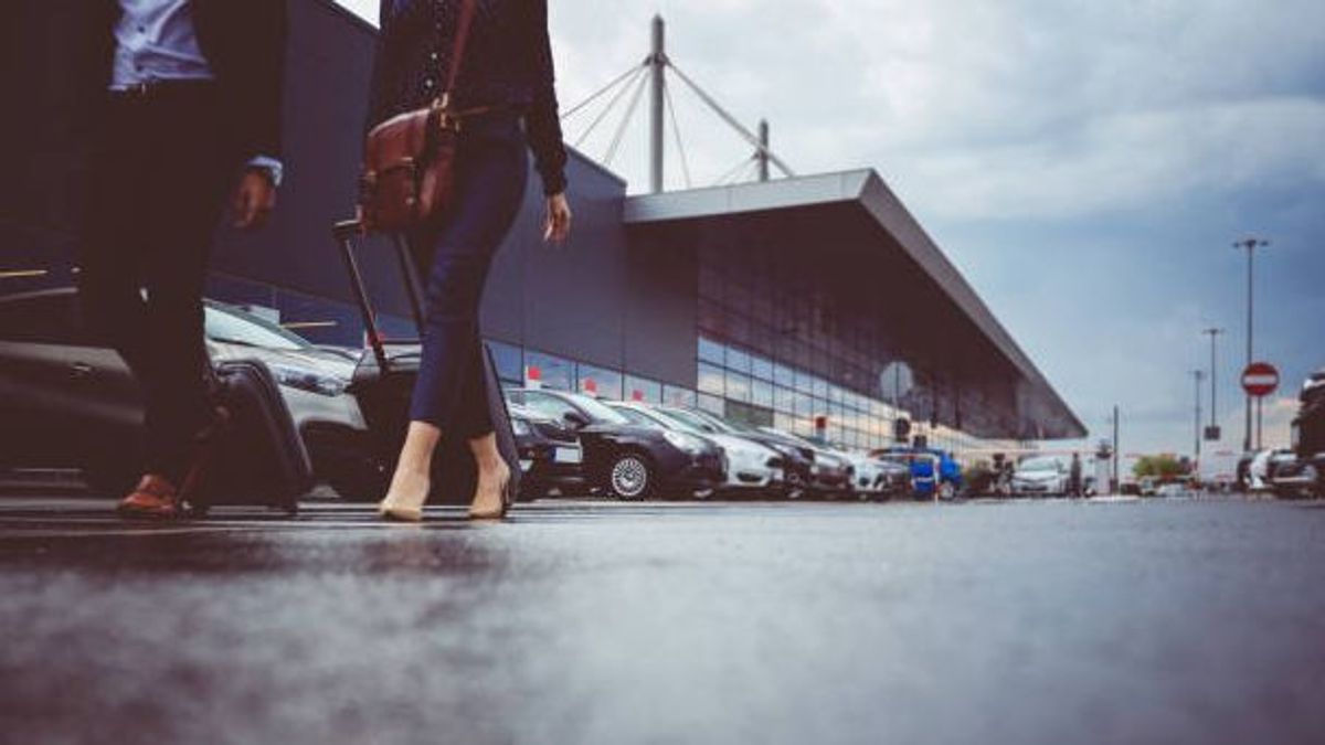 Parking de un aeropuerto.