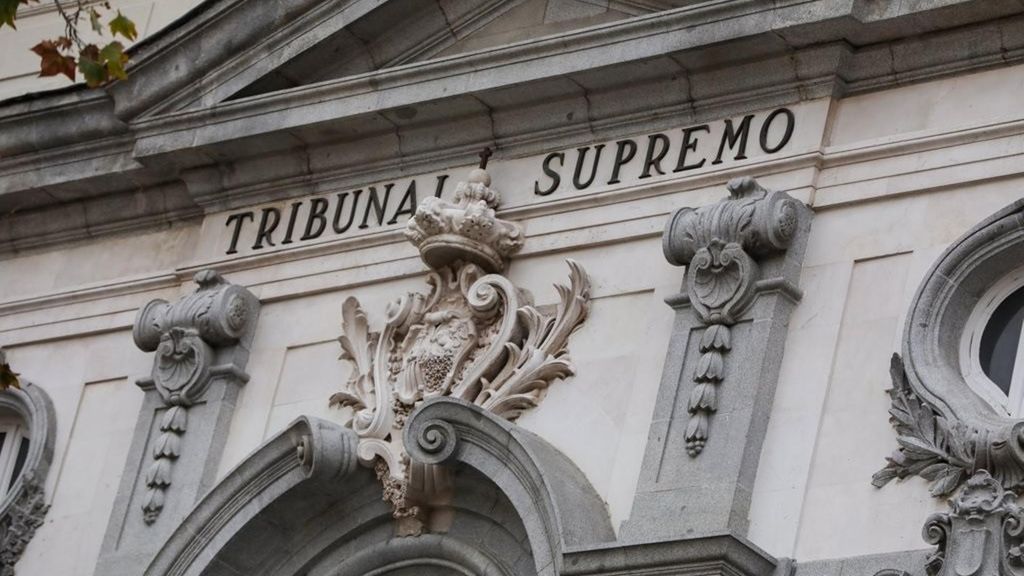 Archivo - Detalle de la fachada del Tribunal Supremo