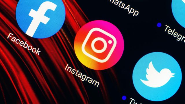Los maltratadores usan las redes para acosar a las mujeres