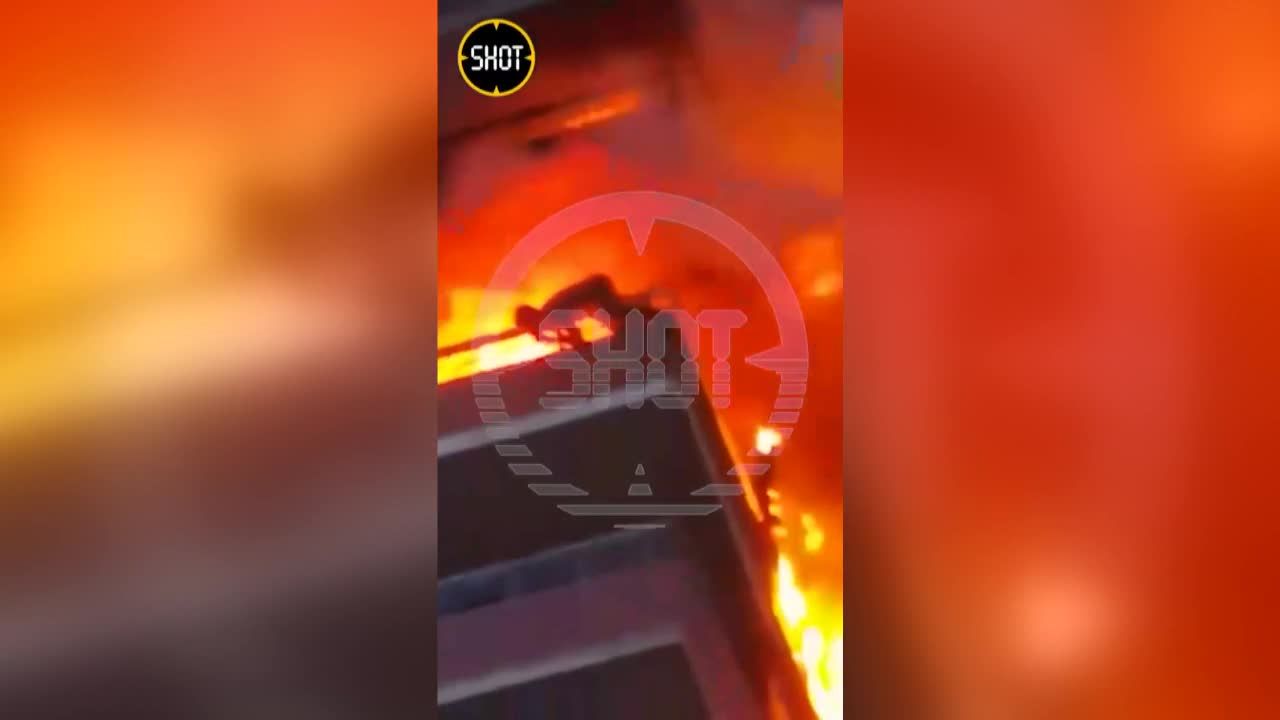 Aterrador incendio en un edificio de Moscú: tres muertos por lanzarse al vacío huyendo de las llamas