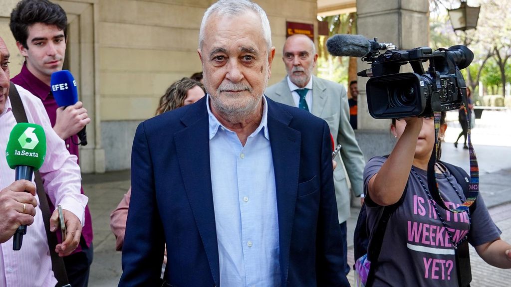Archivo - El expresidente de la Junta de Andalucía, José Antonio Grinán saliendo de  los juzgados