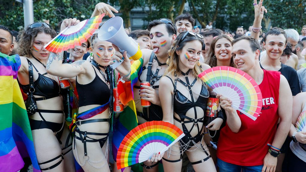 La manifestación del Orgullo LGTB+ en Madrid, en IMÁGENES