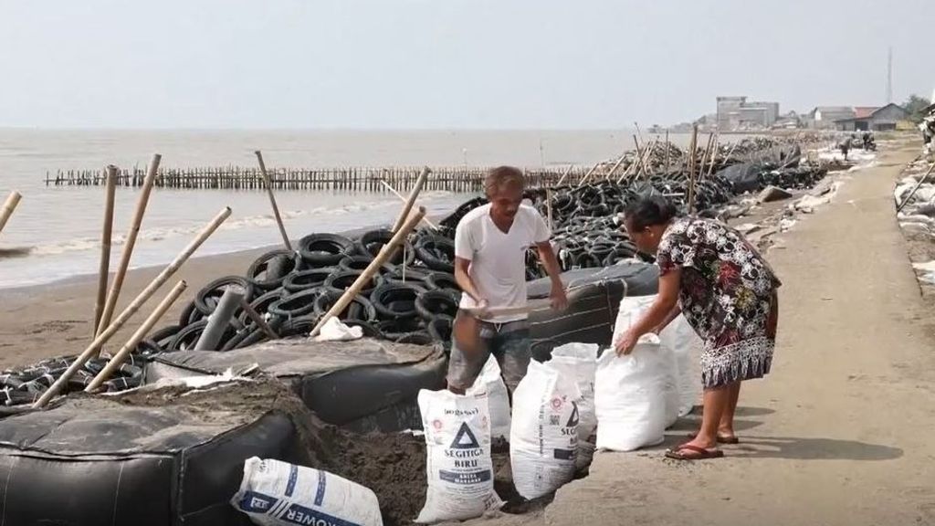 Cemarajaya, la localidad indonesia en la que los vecinos viven una situación crítica: el avance del mar por el cambio climático, inunda la zona