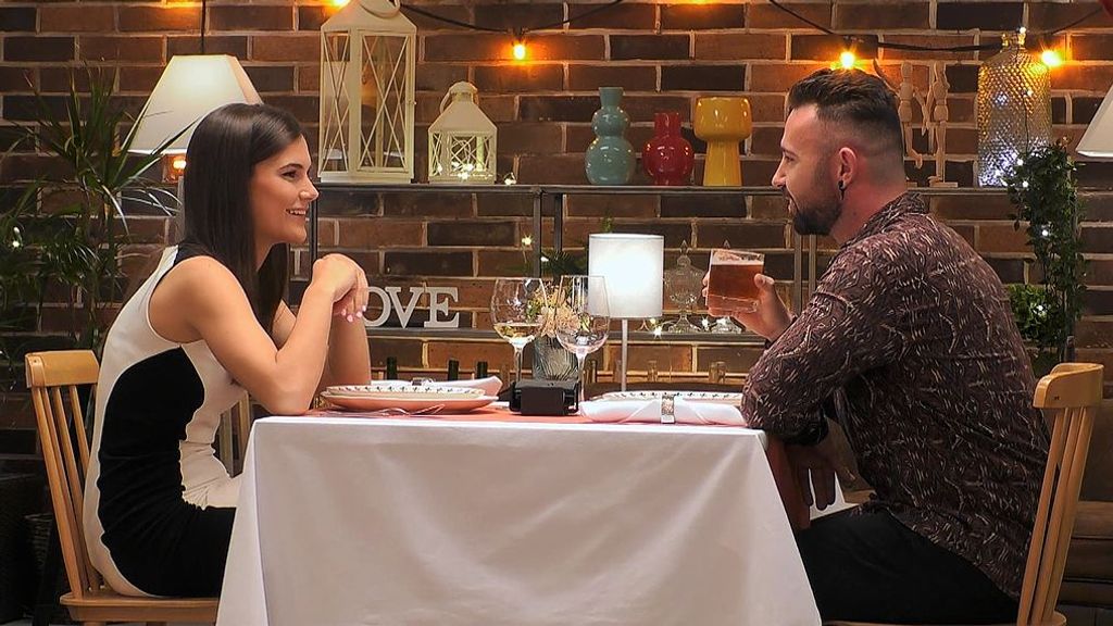 A Celia le parece muy triste no creer en nada en ‘First Dates’: “A veces me invento mi propio Dios y habla con él”