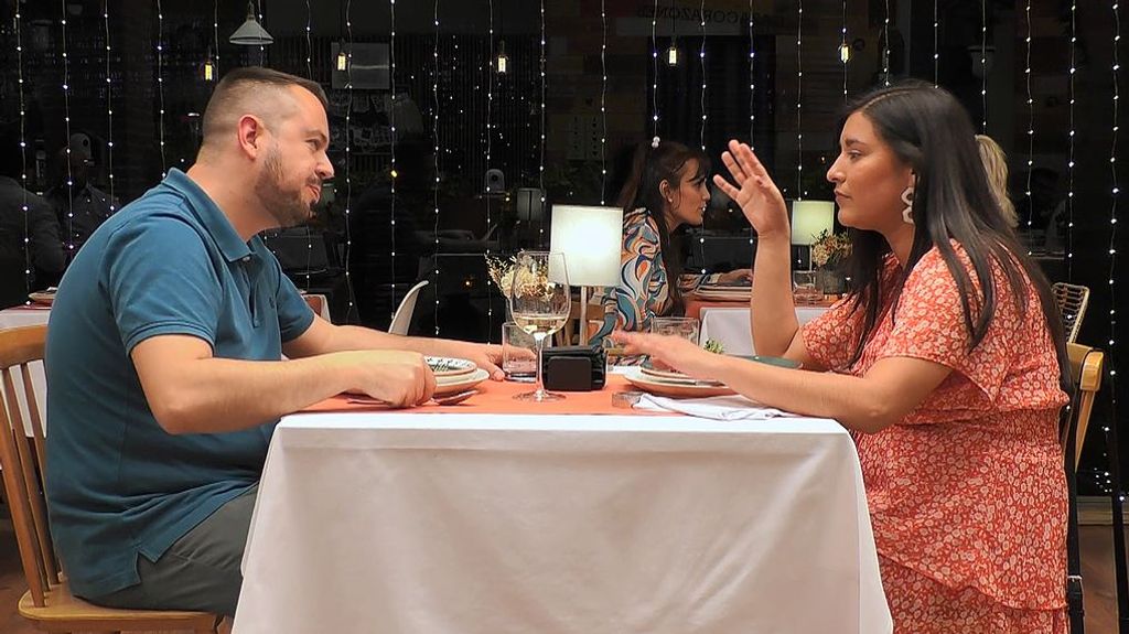 Estefa, al saber que a su cita de ‘First Dates’ le gusta tener sexo en el mar: “¿Eso escuece?”