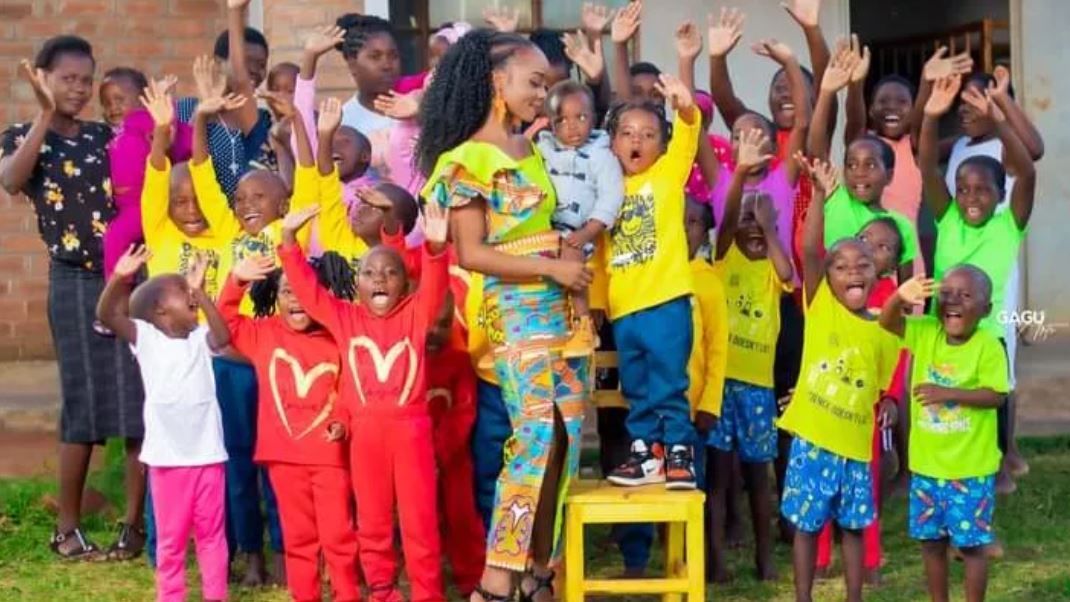 La gran familia de Tusayiwe Mkhondya