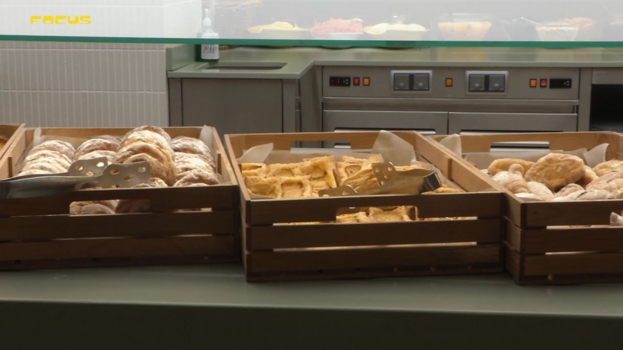 El orden más saludable a seguir en un buffet para no descontrolarnos ante tanta comida - Focus