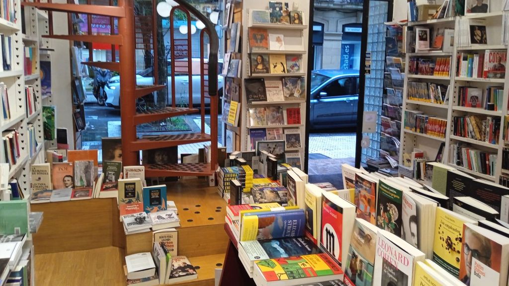 Interior de la libreria Lagun de Donostia