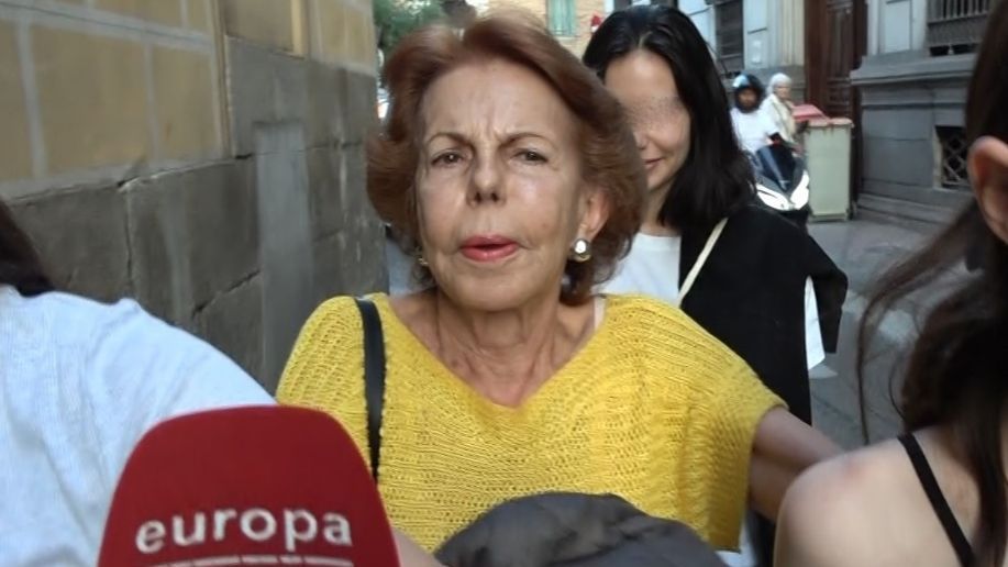 Patricia Vargas Llosa, molesta con la prensa interesada por el estado de salud de Vargas Llosa