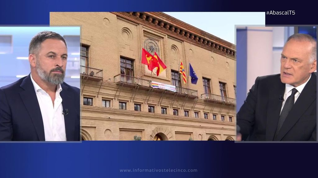 Santiago Abascal sobre la bandera LGTBI: "Es ideológica y la que representa a los homosexuales es la de España"