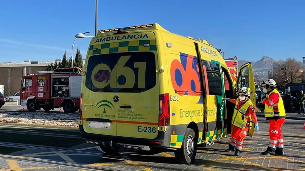 Un joven, con la mano casi amputada tras un machetazo por defender a una mujer a la que robaban en Granada