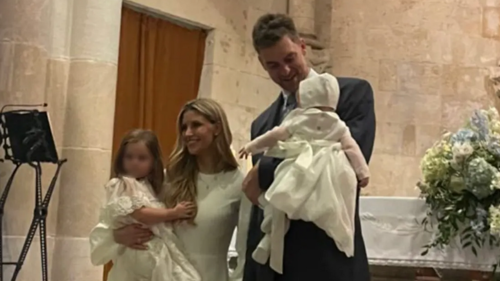 El bautizo de los dos hijos de Pau Gasol y Cat McDonnell, en vídeo