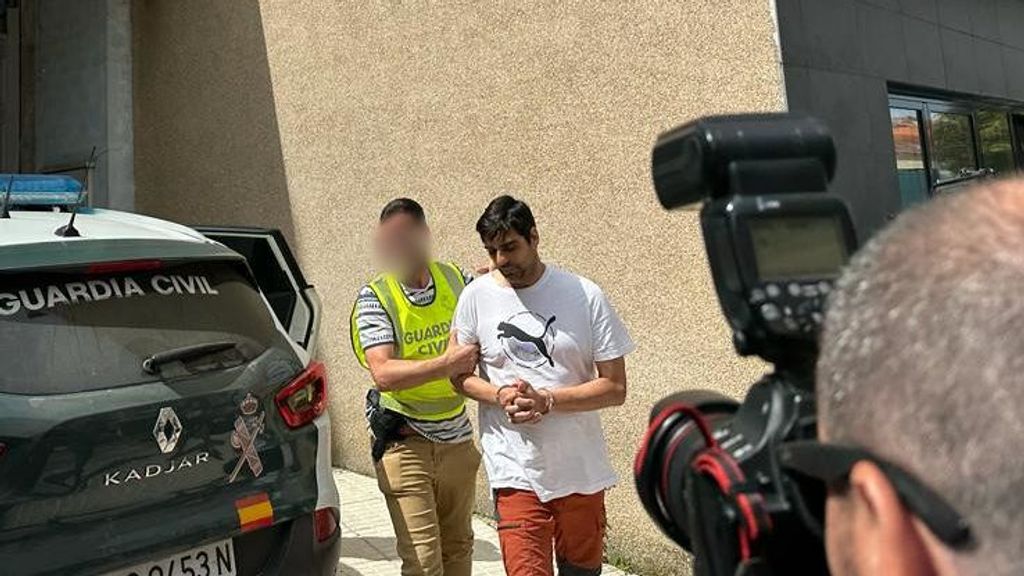 El hombre arrestado por destrozar 75 coches en Cambados (Pontevedra). El hombre arrestado por destrozar 75 coches en Cambados (Pontevedra).