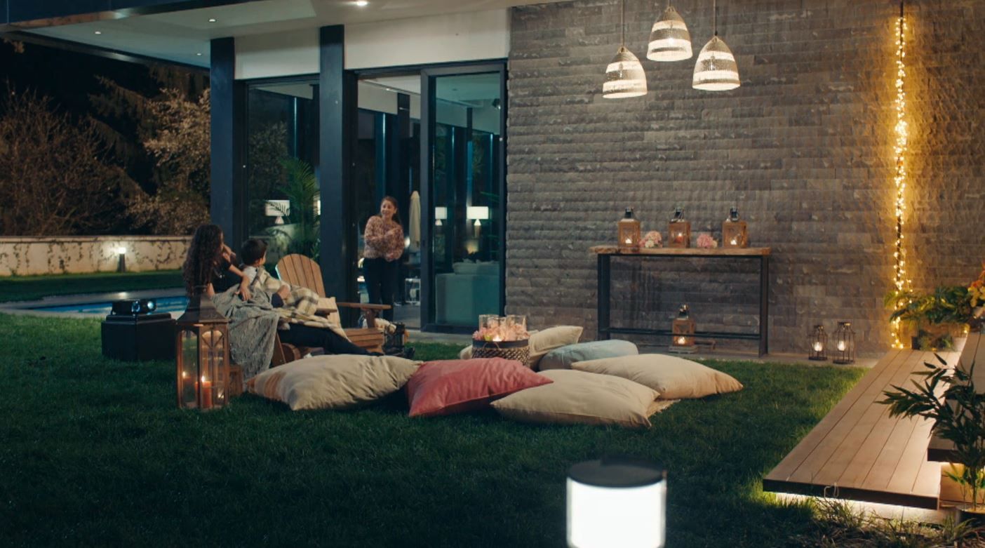 El jardín es el lugar favorito del hijo pequeño de Murat y Neslihan