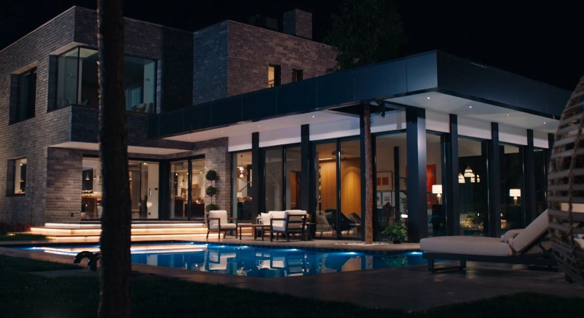 En el interior de la mansión, encontramos una maravillosa piscina