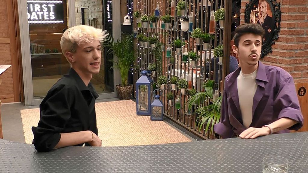 Izan y Jota durante su cita en 'First Dates'