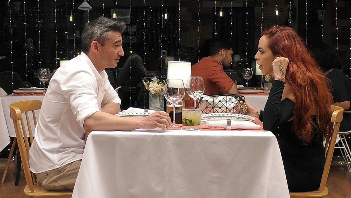 Óscar mete la pata al adivinar la edad de su cita en ‘First Dates’: “¿41? te mato”