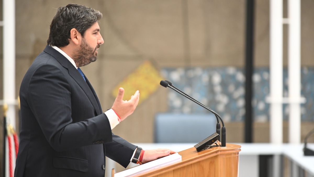 El presidente de la Región de Murcia, Fernando López Miras, ayer durante su discurso de investidura