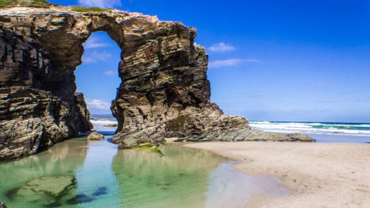 La playa de las Catedrales, en Galicia, lidera el ranking de las playas con más clics de búsqueda