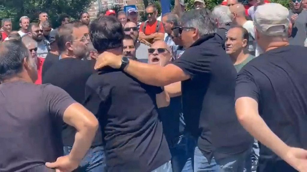 Pelea entre los manifestantes y los sindicatos en la huelga del metal en Vigo