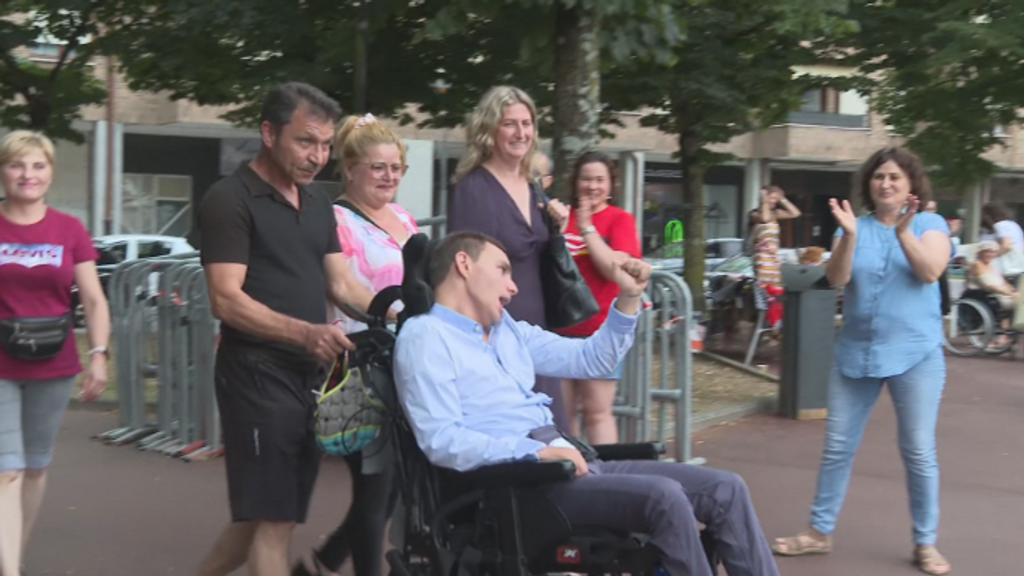 Alex reaparece en un homenaje dos años después de la brutal paliza en Amorebieta que le dejó en estado vegetativo