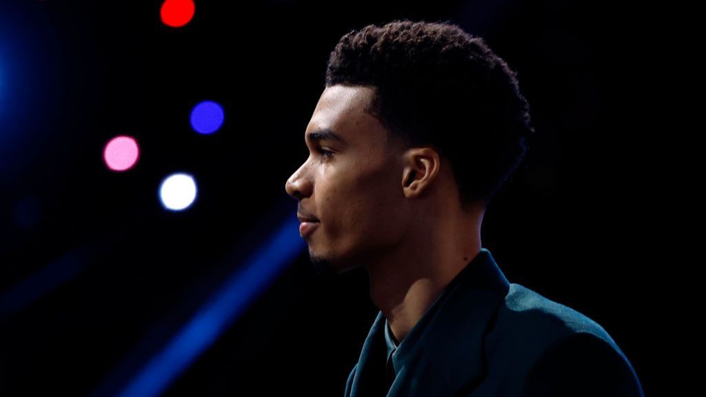 La seguridad de Victor Wembanyama, novato de la NBA, golpea en la cara a Britney Spears