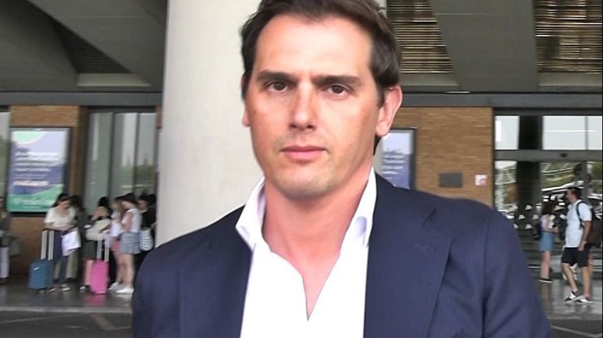 Las imágenes de Albert Rivera hablando de su separación