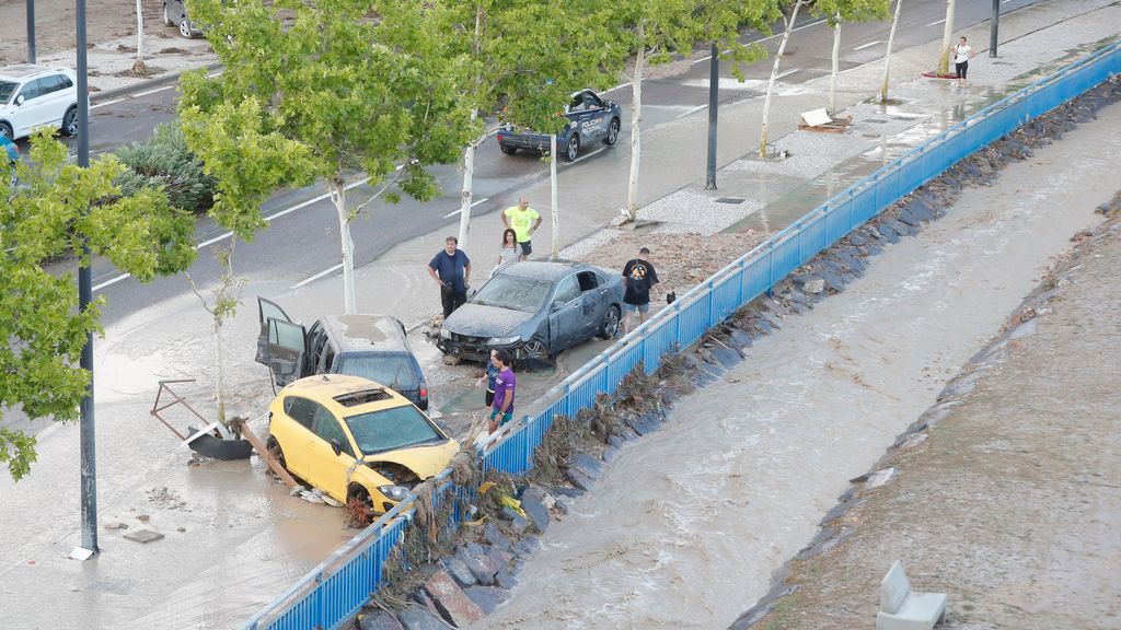 Caos en el norte por las tormentas: Zaragoza se inunda y Vitoria, enterrada por granizo