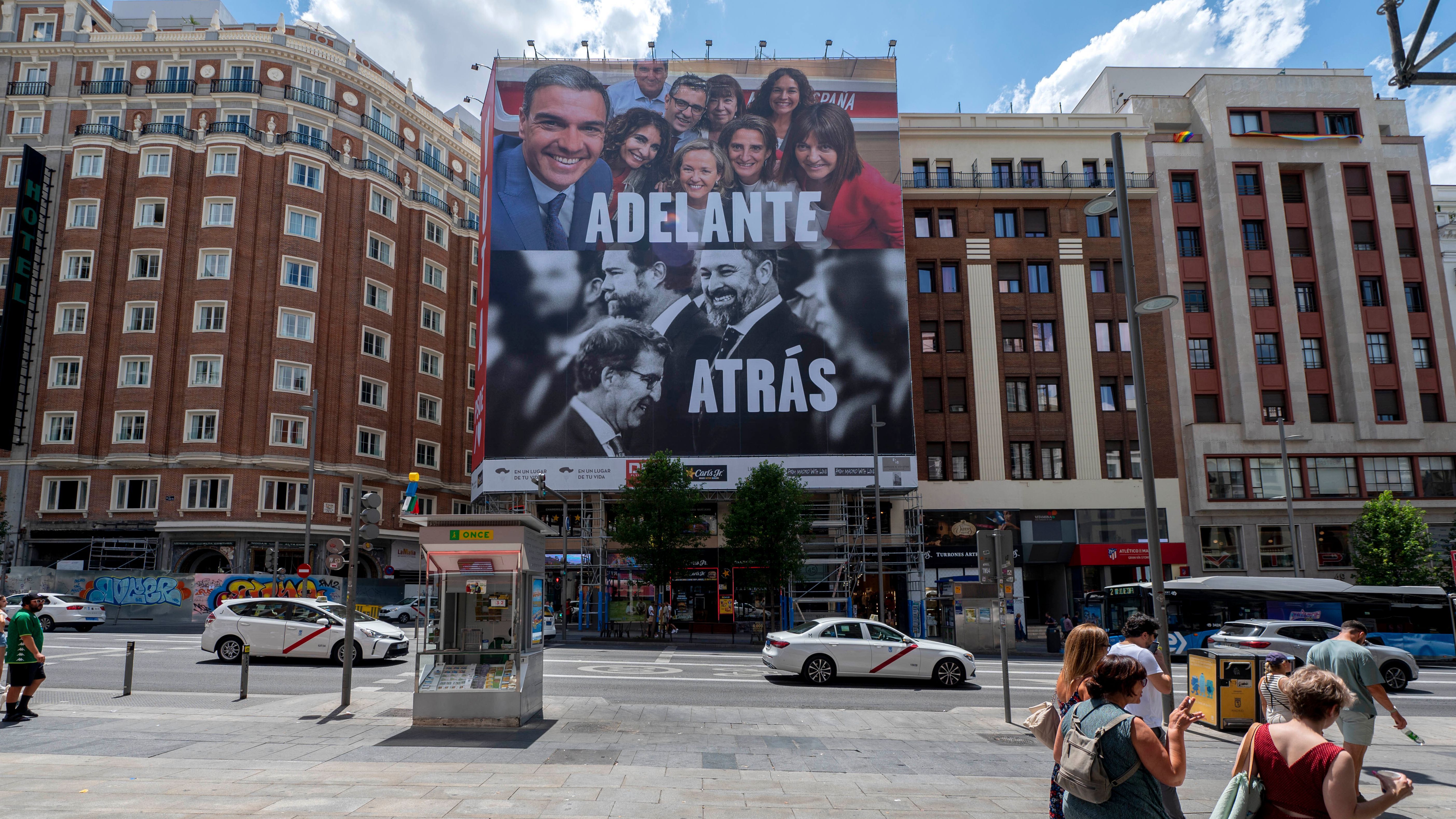 Lona desplegada por el PSOE en Madrid
