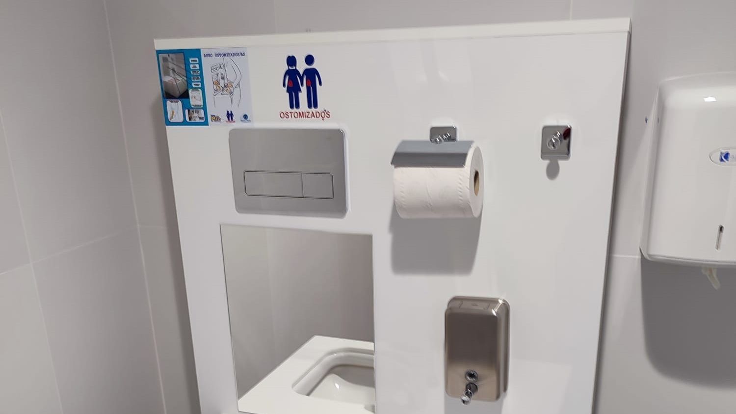 Baño adaptado para personas ostomizadas