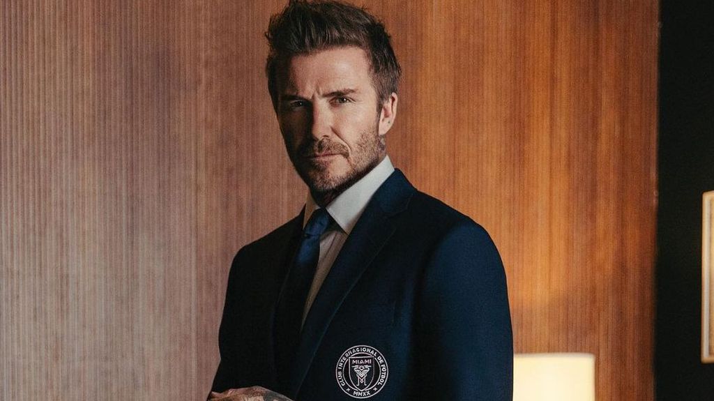 Beckham posa con el traje oficial del Inter Miami