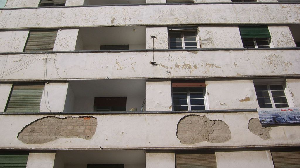 Imagen de abandono de un edificio de Tetuán