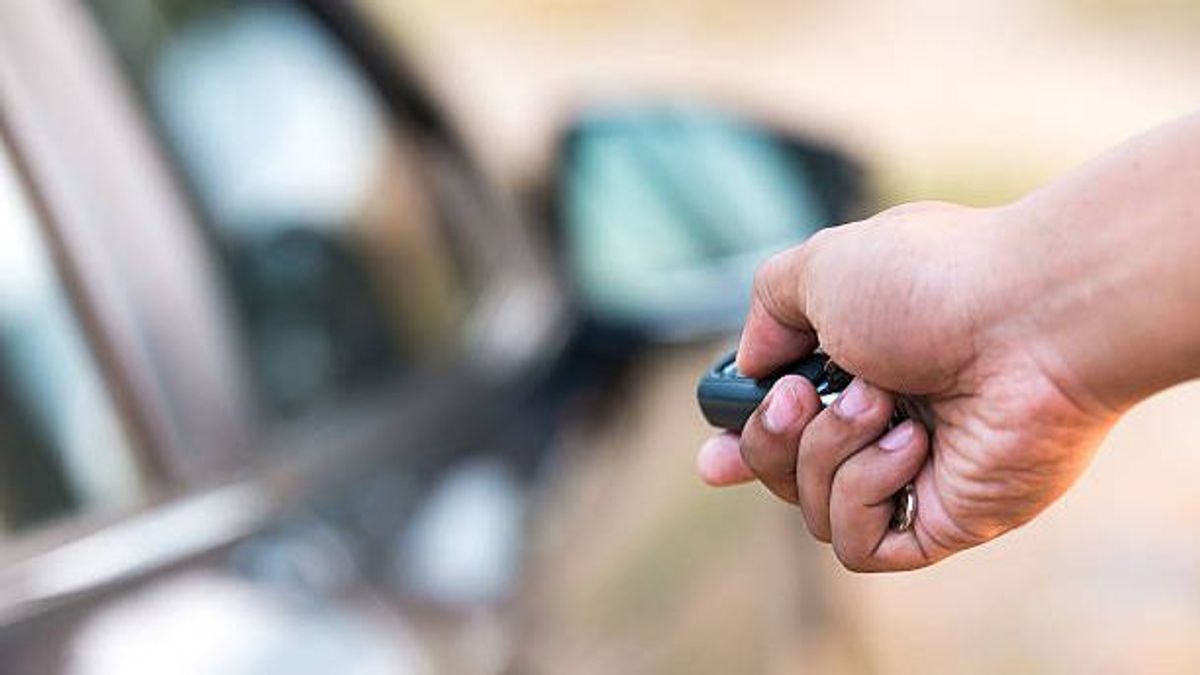 Las llaves del coche tienen varias funciones que pueden ser de gran utilidad