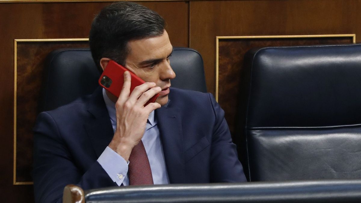 Pedro Sánchez al teléfono