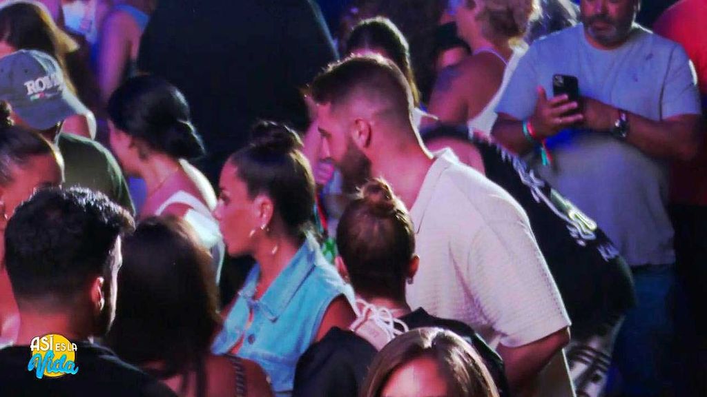 Primeras imágenes de Anabel Pantoja y su nuevo novio: en un concierto de Maluma y... ¡Al lado de Omar Sánchez y Marina Ruiz!