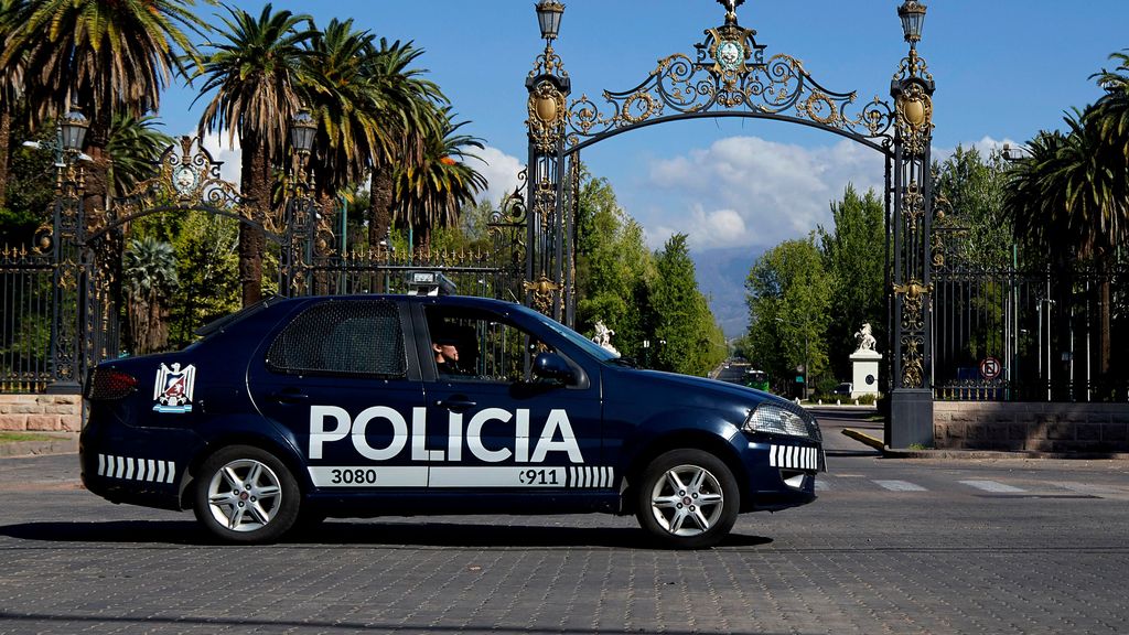 Imagen de un coche de policía en Mendoza, Argentina