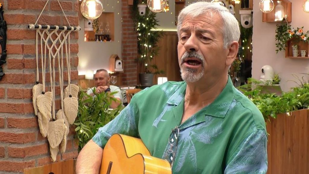 ¡Carlos Sobera se arranca a cantar una ranchera con la guitarra de Gregorio!