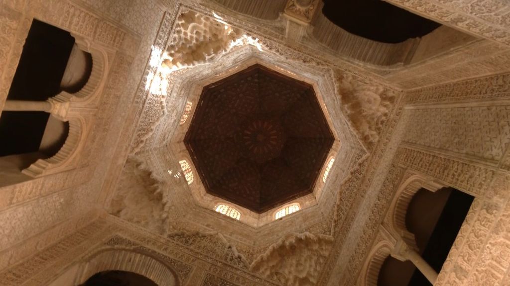 Las denominadas "linternas" en una parte de la Alhambra de Granada
