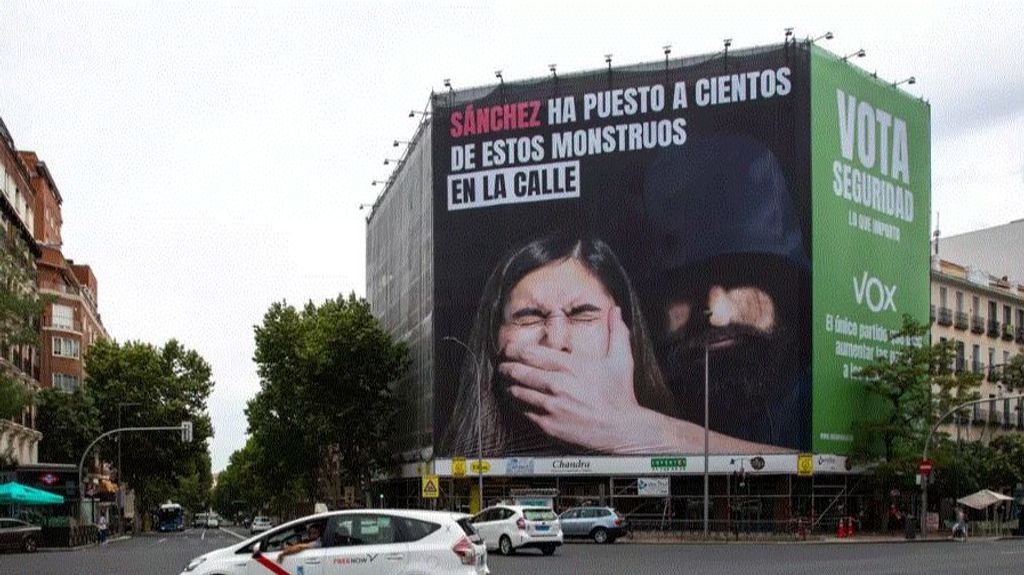 Lona de Vox en Madrid sobre la ley del solo si es sí y sus efectos