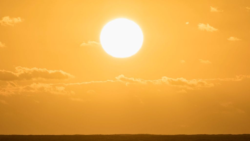 Canarias se enfrenta a la calima y a las 'bajaradas' que hacen que haya hasta 40 grados por la noche