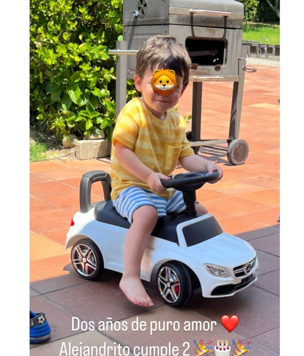 Jota Peleteiro felicita a su segundo hijo