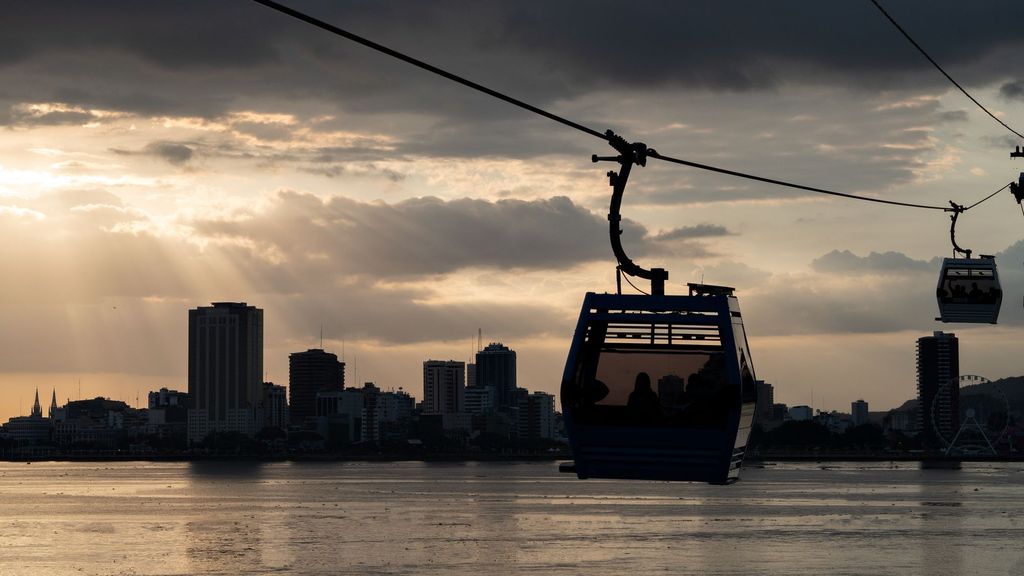 Tienen sexo en el teleférico de Guayaquil, se filtra en redes y despiden al trabajador responsable