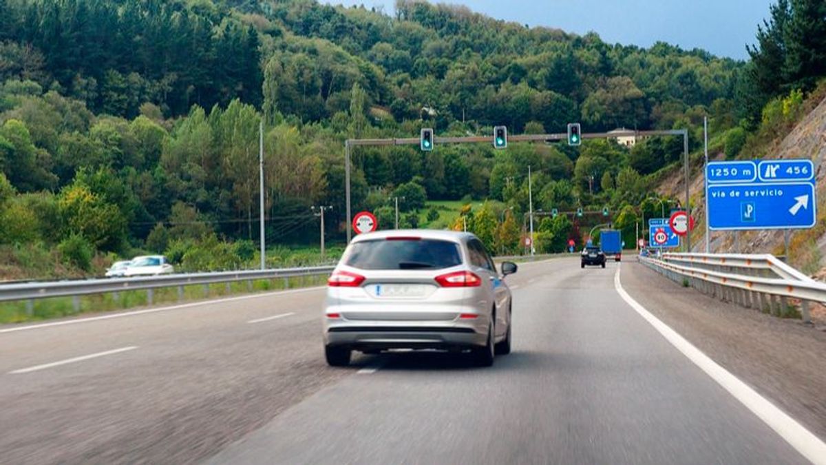 Una cámara detectará los conductores que se salten un stop o una línea continua, según la DGT