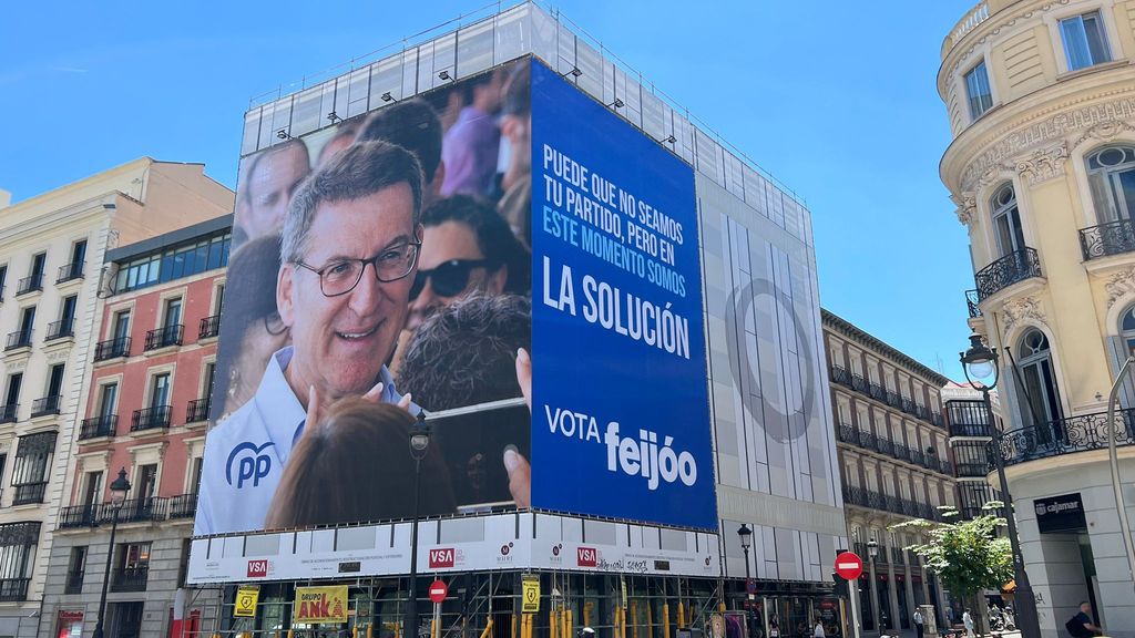 El PP cuelga una lona en el centro de Madrid apelando al voto útil