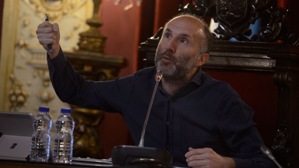 Jácome anuncia la creación de un departamento de Asuntos Internos en Ourense para expedientar a los funcionarios “vagos e incompetentes”