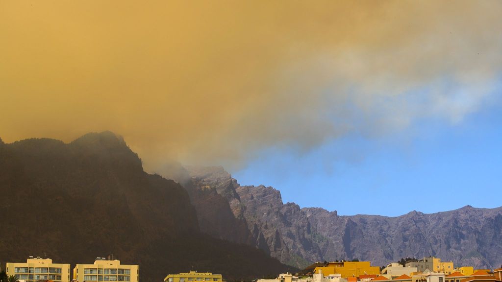 Vuelven a sus casas los primeros desalojados por el incendio en La Palma