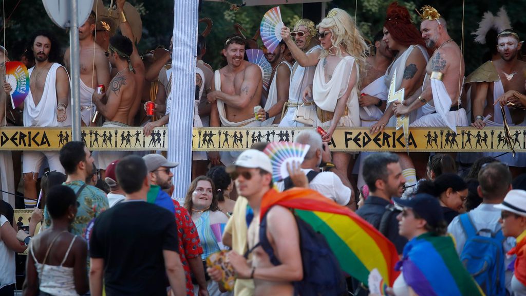 120.000 asistentes al desfile de El Pride! BCN que recorre la ciudad con carrozas temáticas